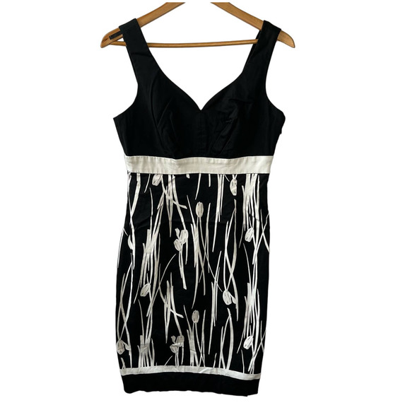 White House Black Market Dresses & Skirts - White House Black Market Sleeveless Sheath Dress Size 6